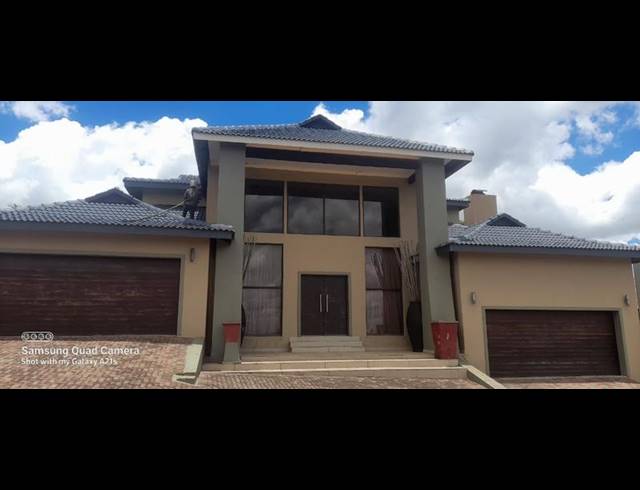 5 BEDROOM HOUSE FOR SALE IN PROTEA RIDGE